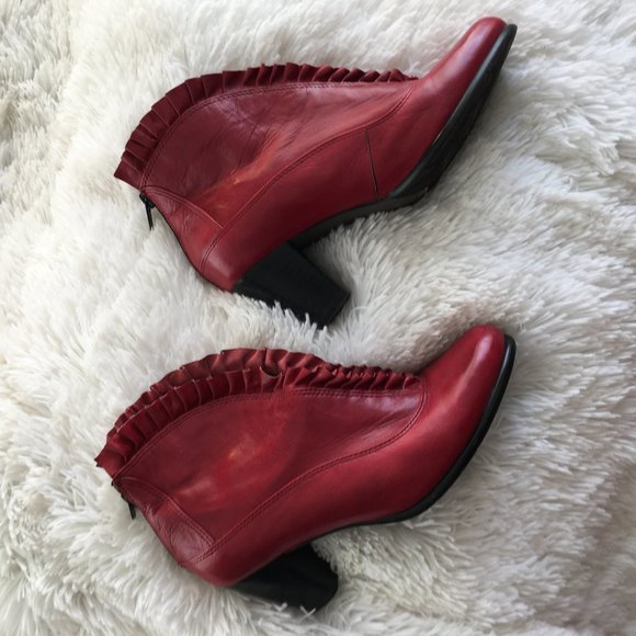 Everybody by B.Z. Moda Red Kava Bootie - Picture 4 of 7